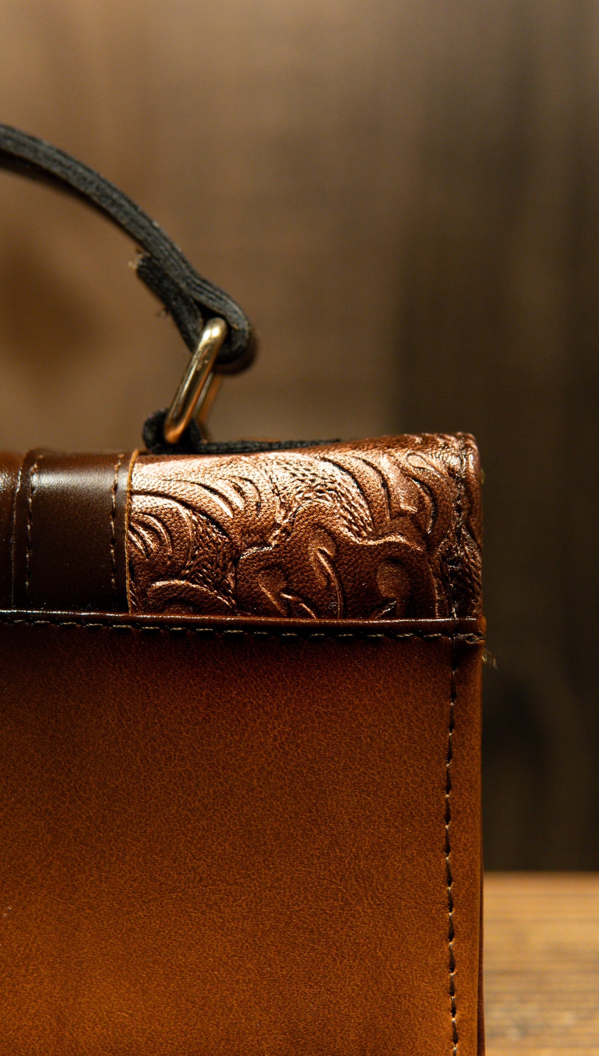 Women’s Handcrafted Mexican Tooled Leather Wristlet Wallet