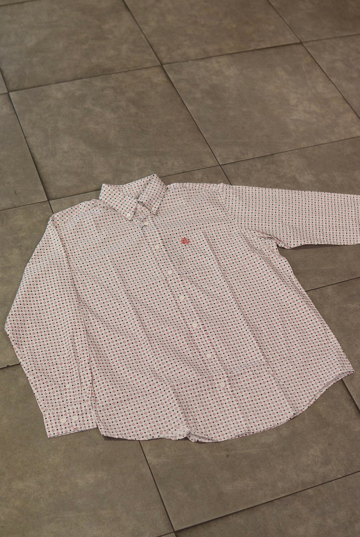 Men’s Printed Long Sleeve Button Up - Red Stars
