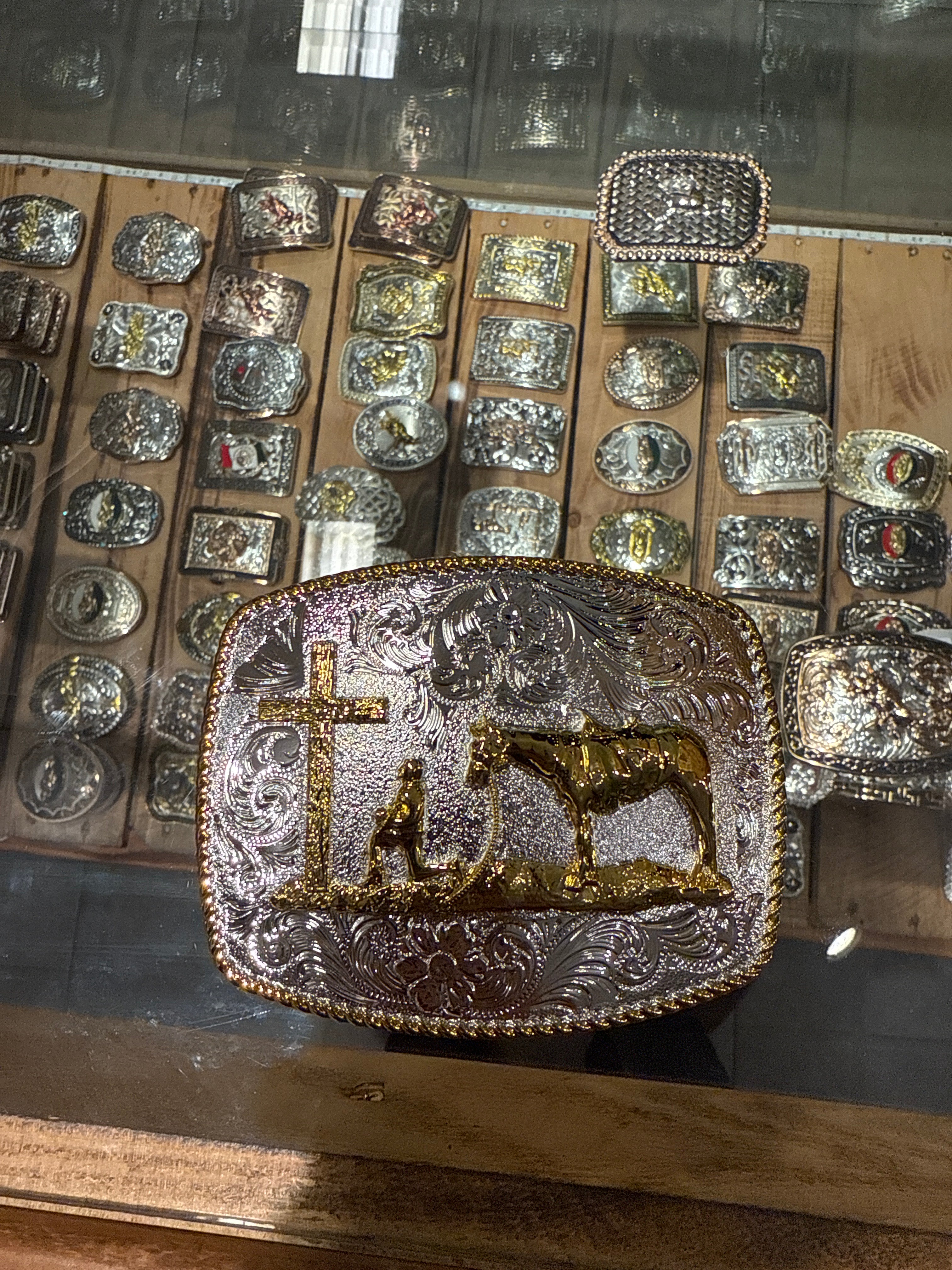 kneeling cross golden silver western buckle
