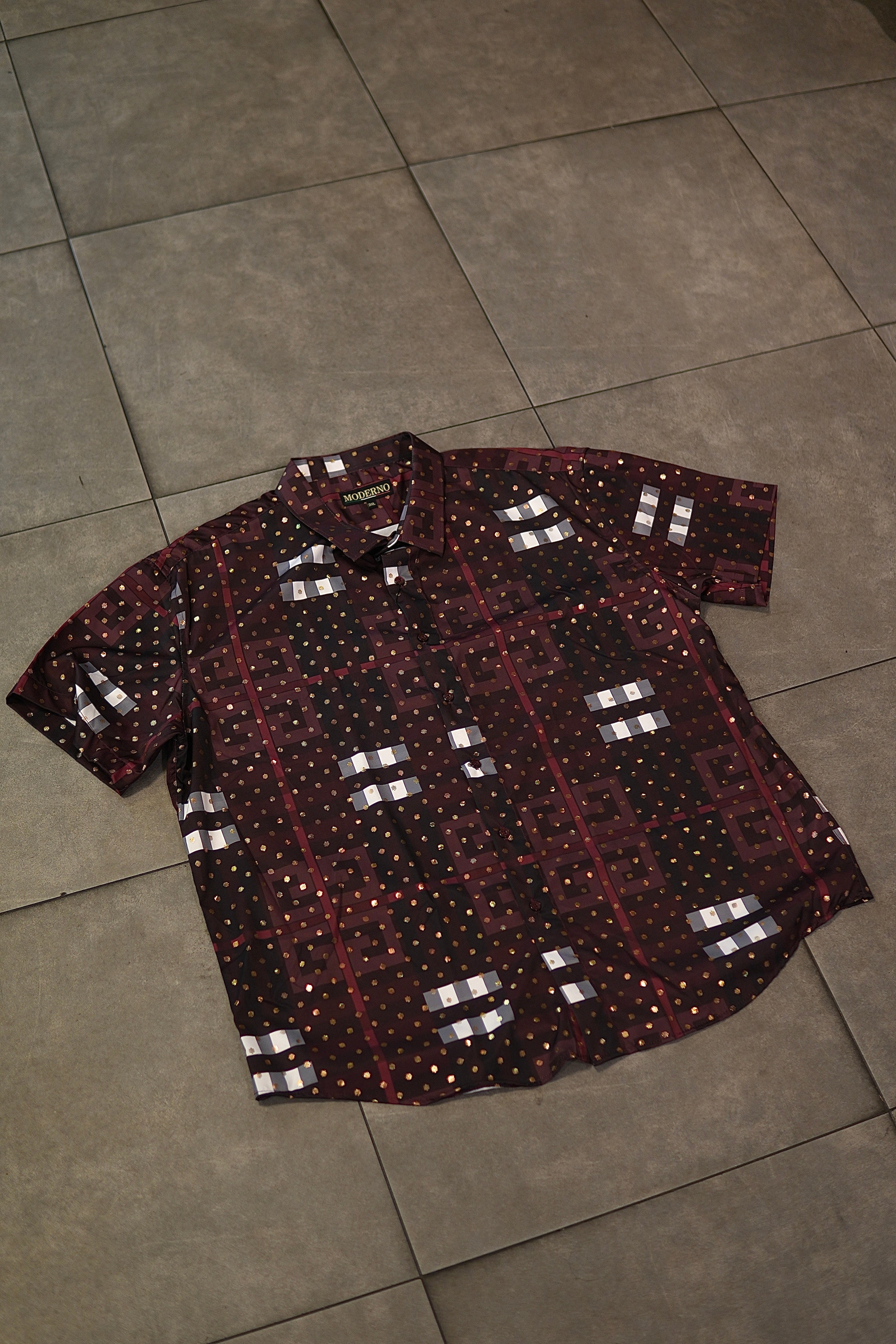 Men’s Printed Short Sleeve Button Up - Poka Dot Burgendy