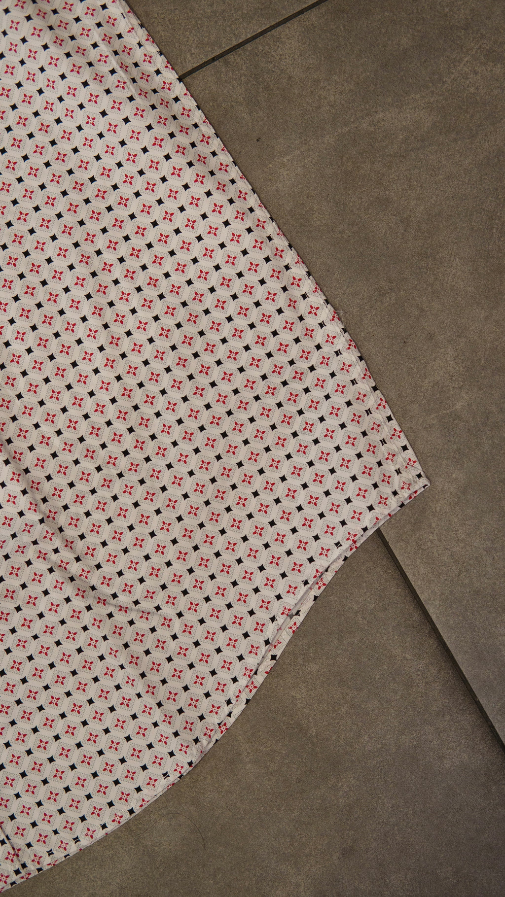 Men’s Printed Long Sleeve Button Up - Red Stars