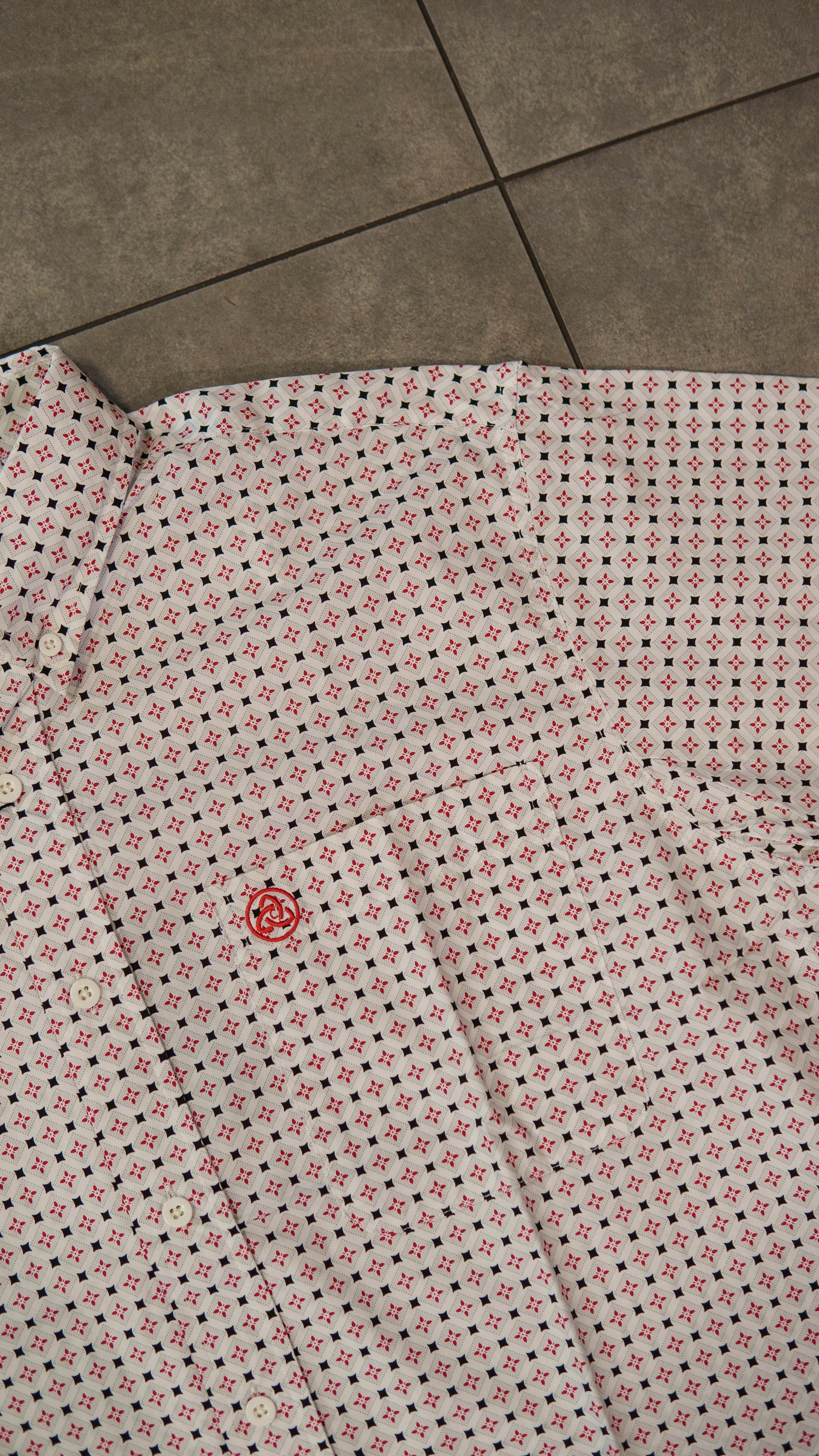 Men’s Printed Long Sleeve Button Up - Red Stars