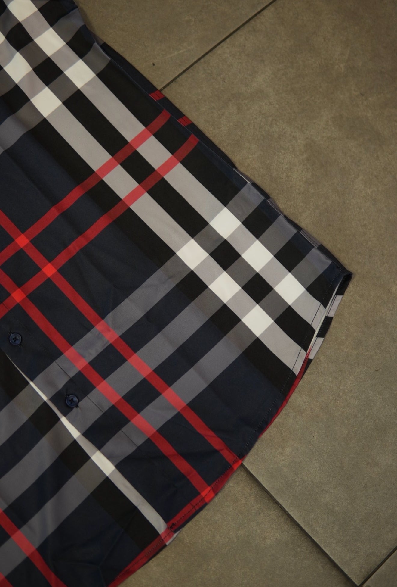 Men’s Short Sleeve Button Up - Black Red