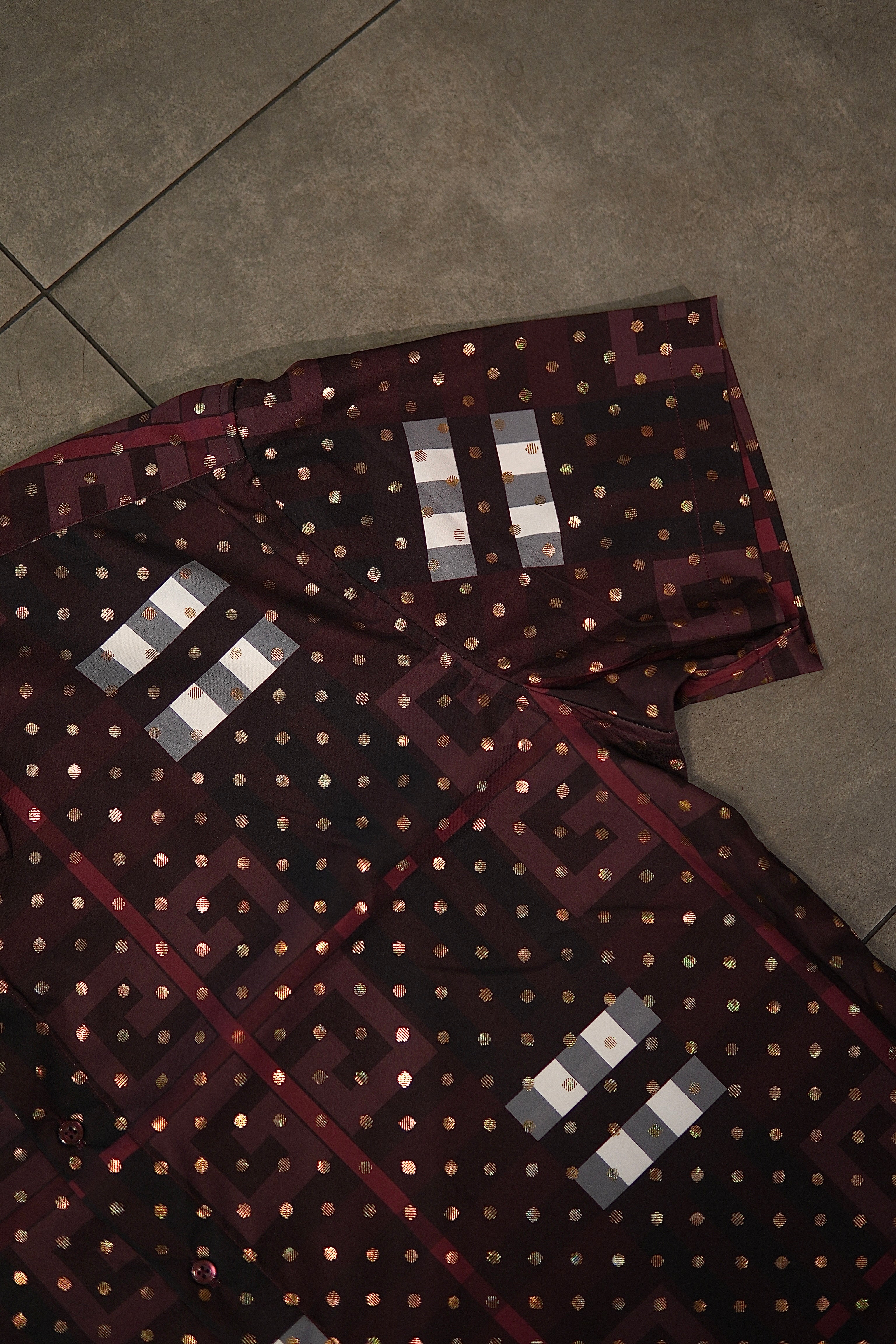 Men’s Printed Short Sleeve Button Up - Poka Dot Burgendy