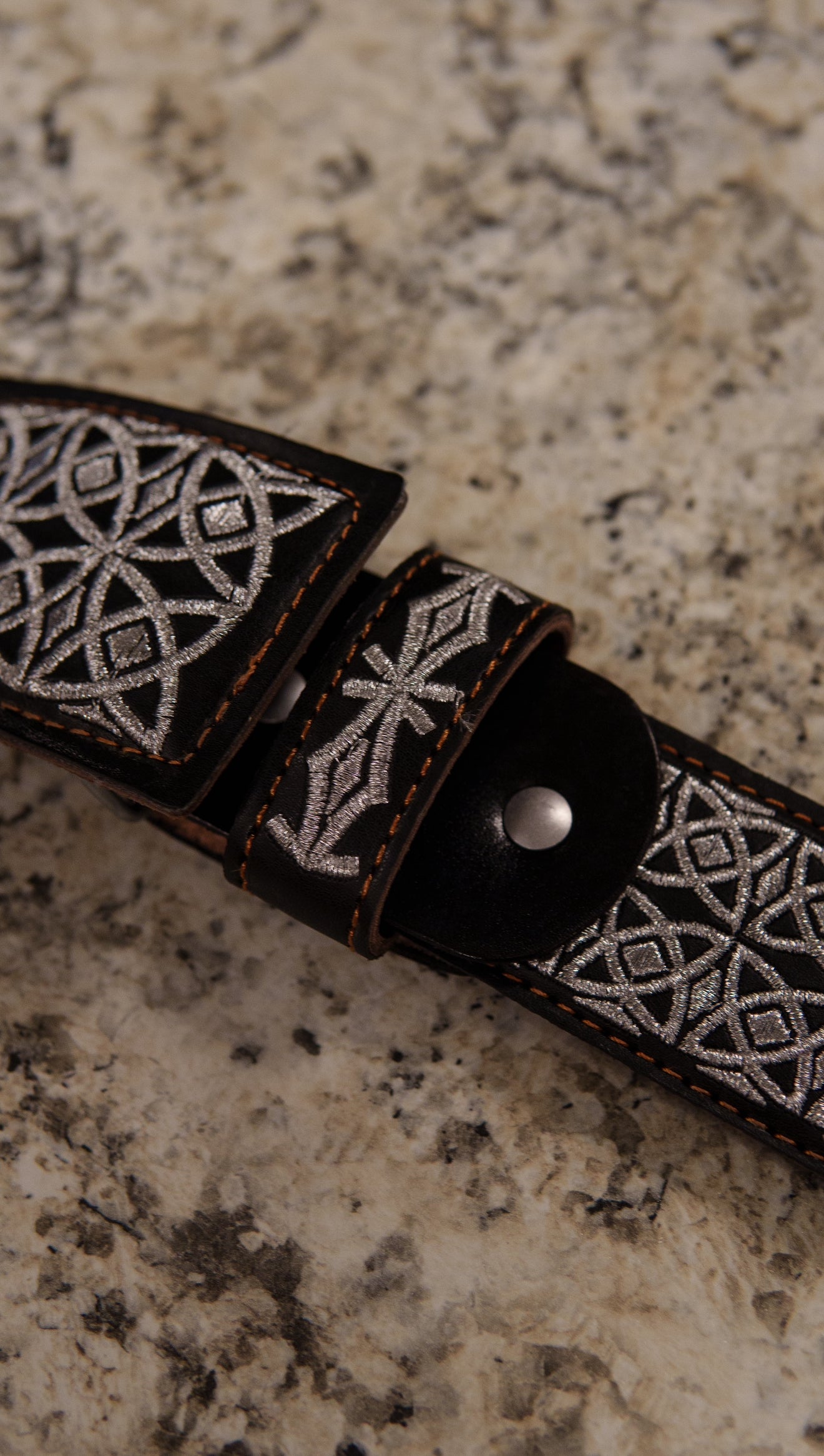 Men’s 2” Belt - Silver Threaded Carousel