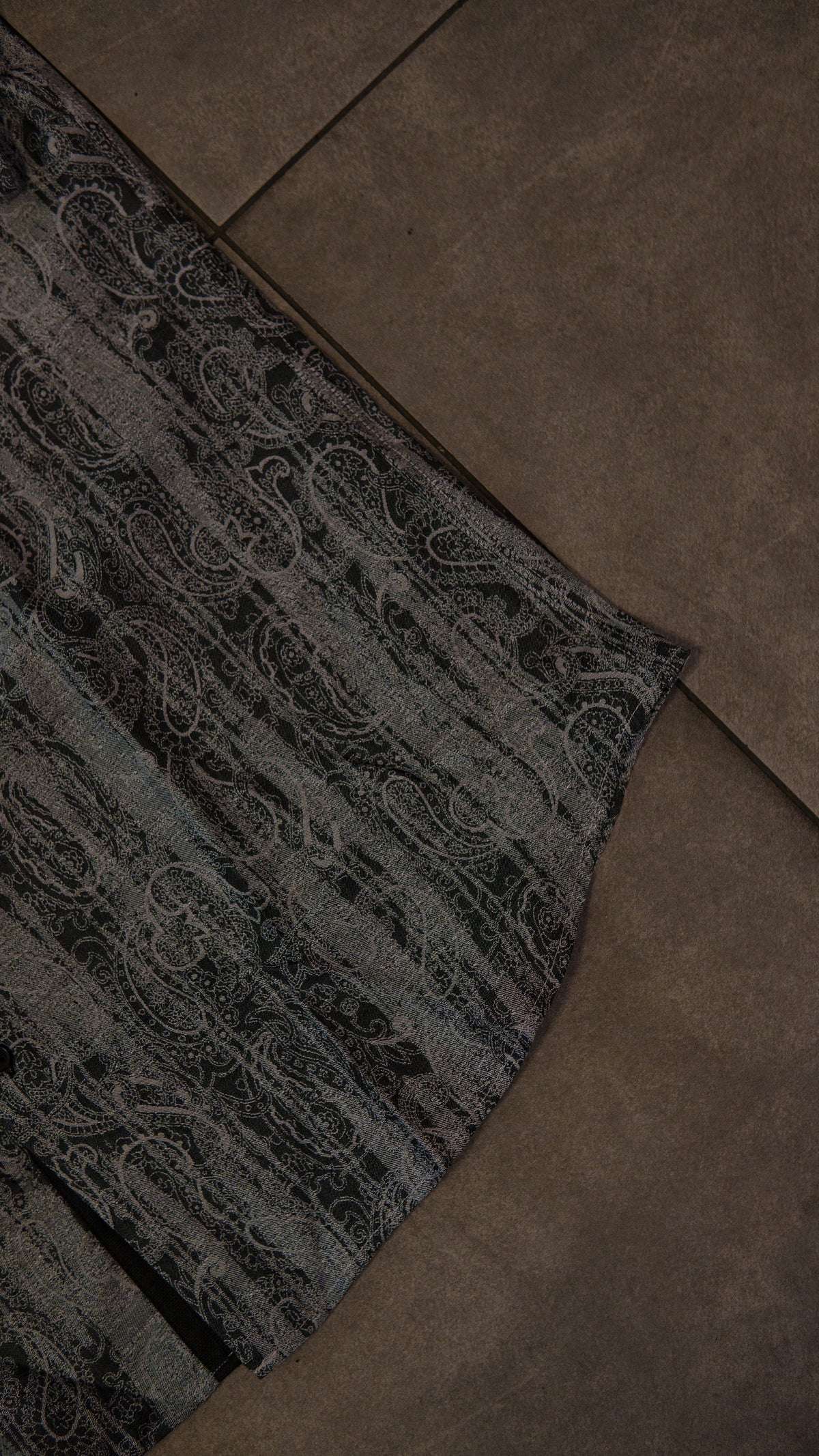 Men’s Printed Long Sleeve Button Up - Cement’s Paisley