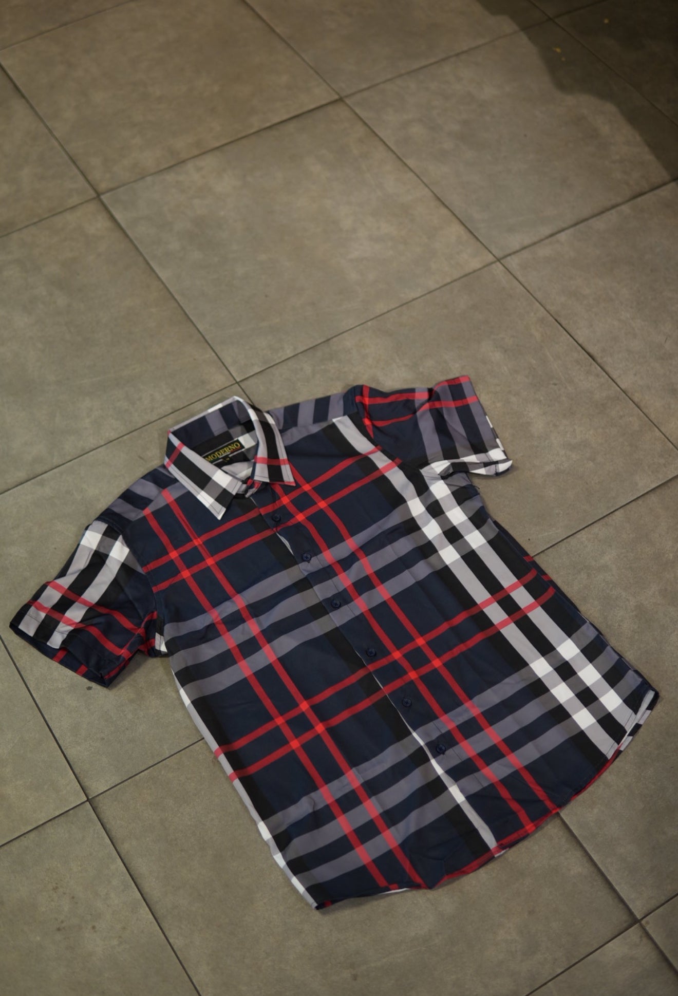 Men’s Short Sleeve Button Up - Black Red