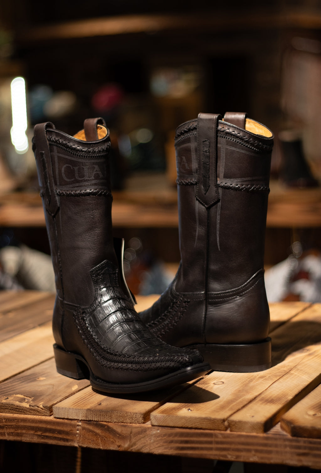 Cuadra - Caimán Belly Plunge Negro Narrow Square Toe Boots
