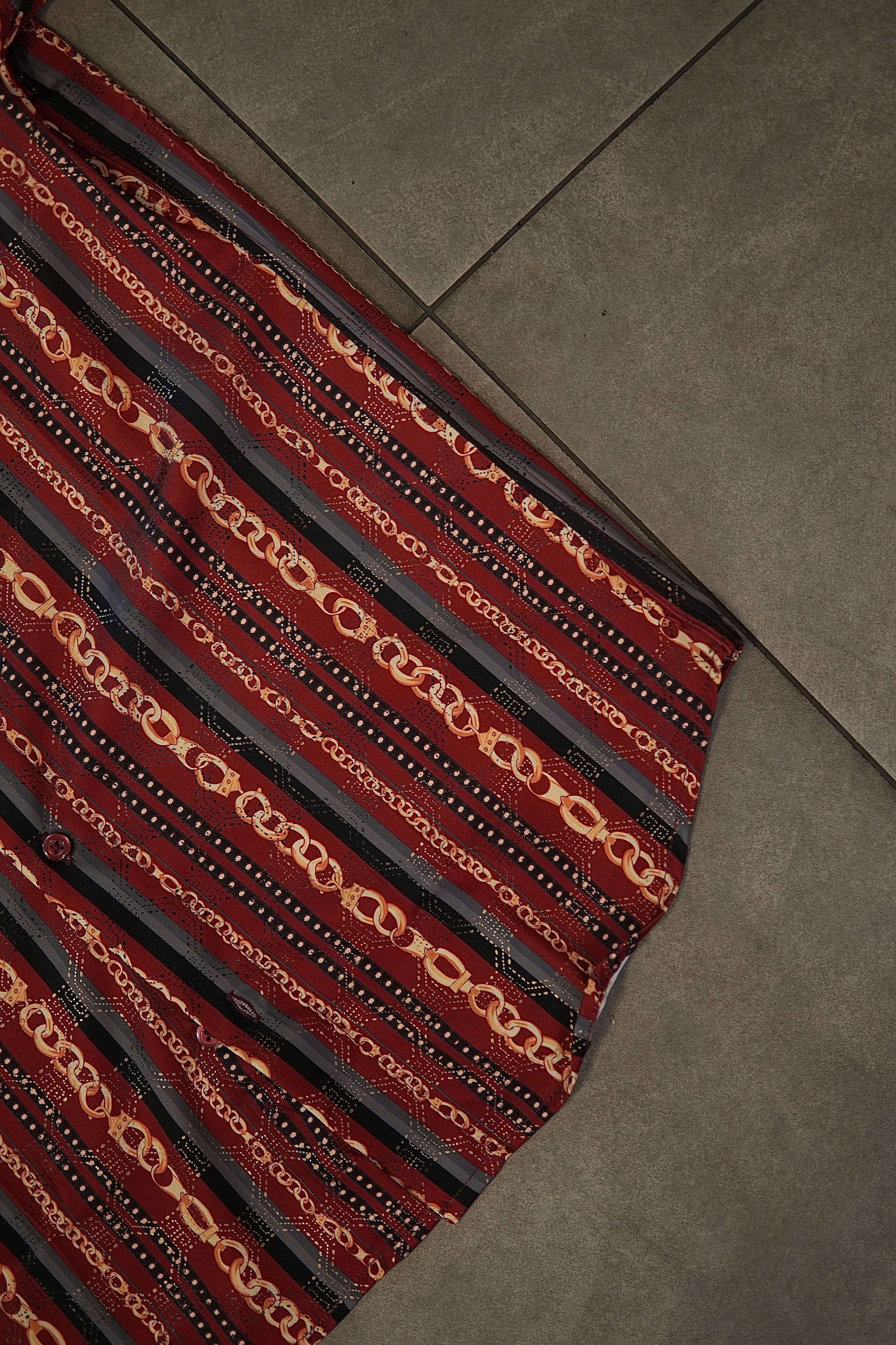 Men’s Printed Short Sleeve Button Up - Red Gold Chains