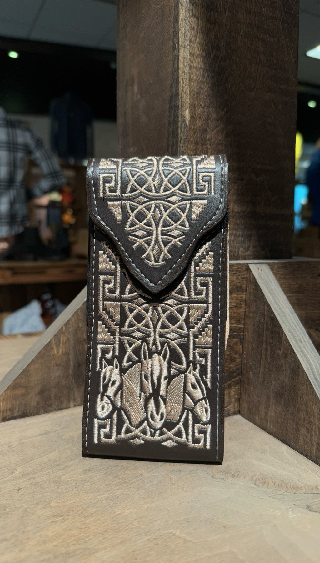 Triple Horse Head Phone Carrier