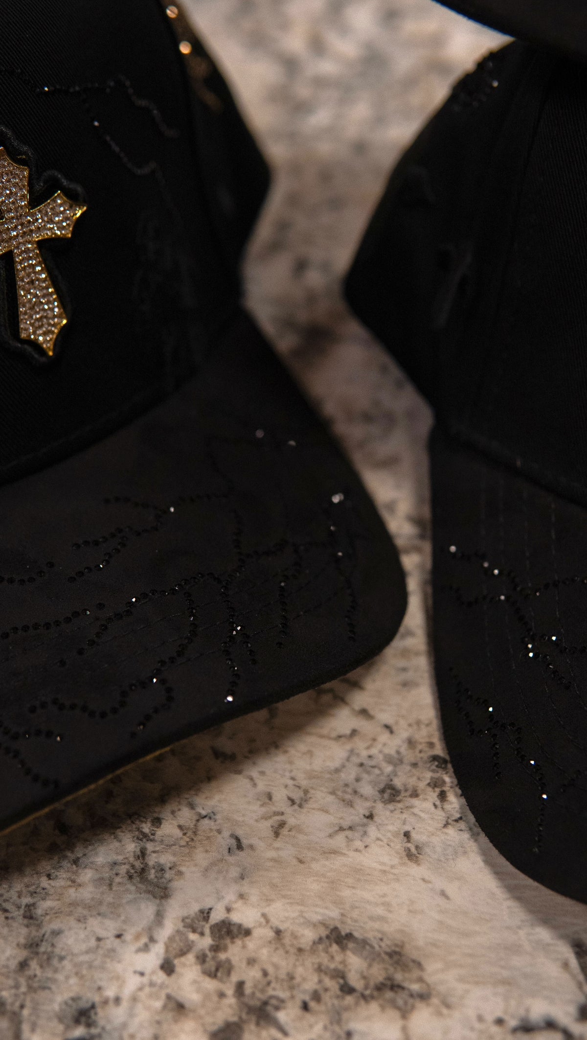 Kevin Hats Snapback Cap Gold Crosses / Cruzes Oro