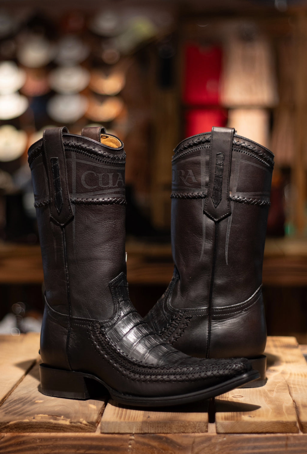 Cuadra - Caimán Belly Plunge Negro Narrow Square Toe Boots