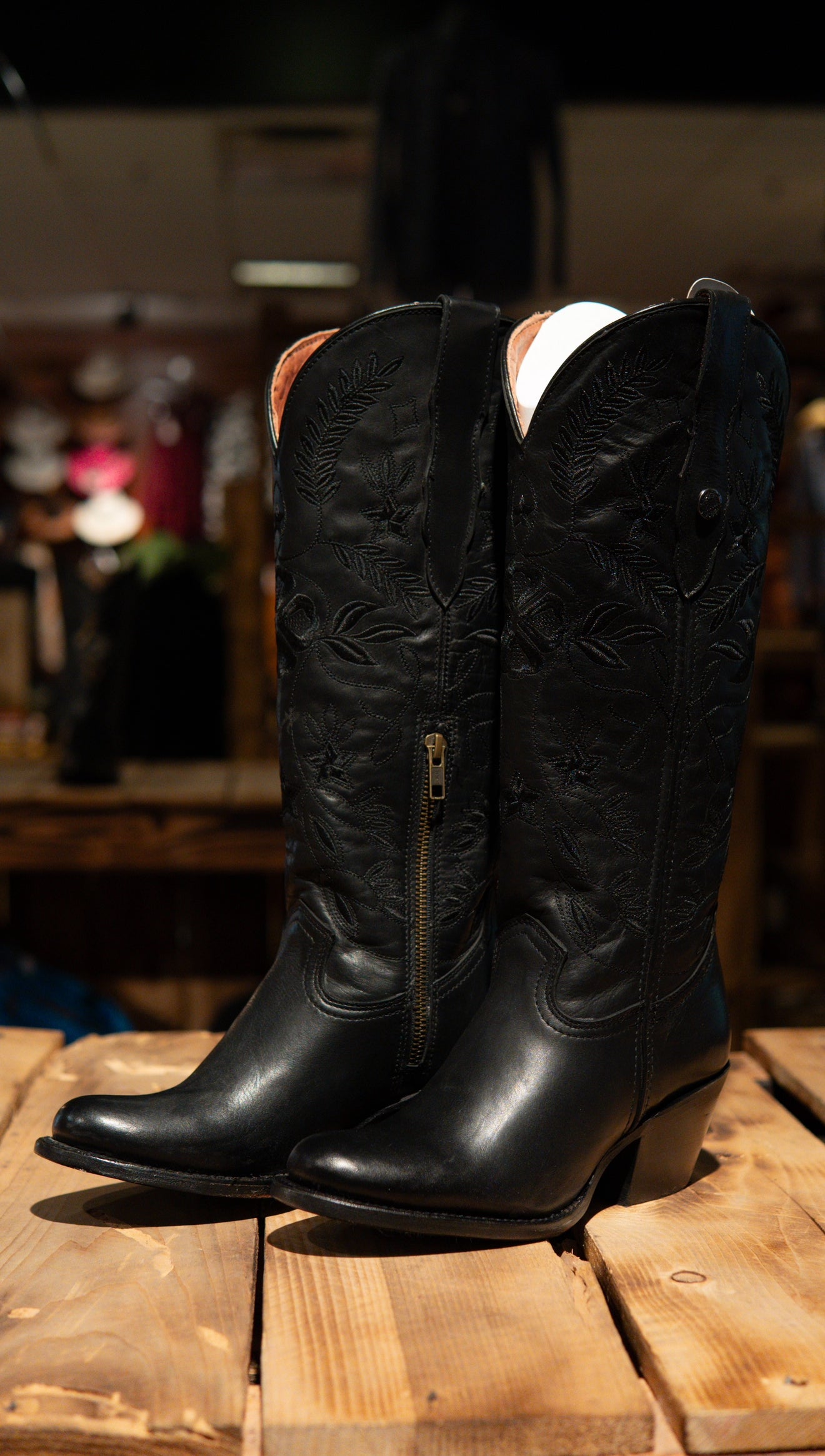 Athiri Ladies Cleyton Black Round Toe Boots