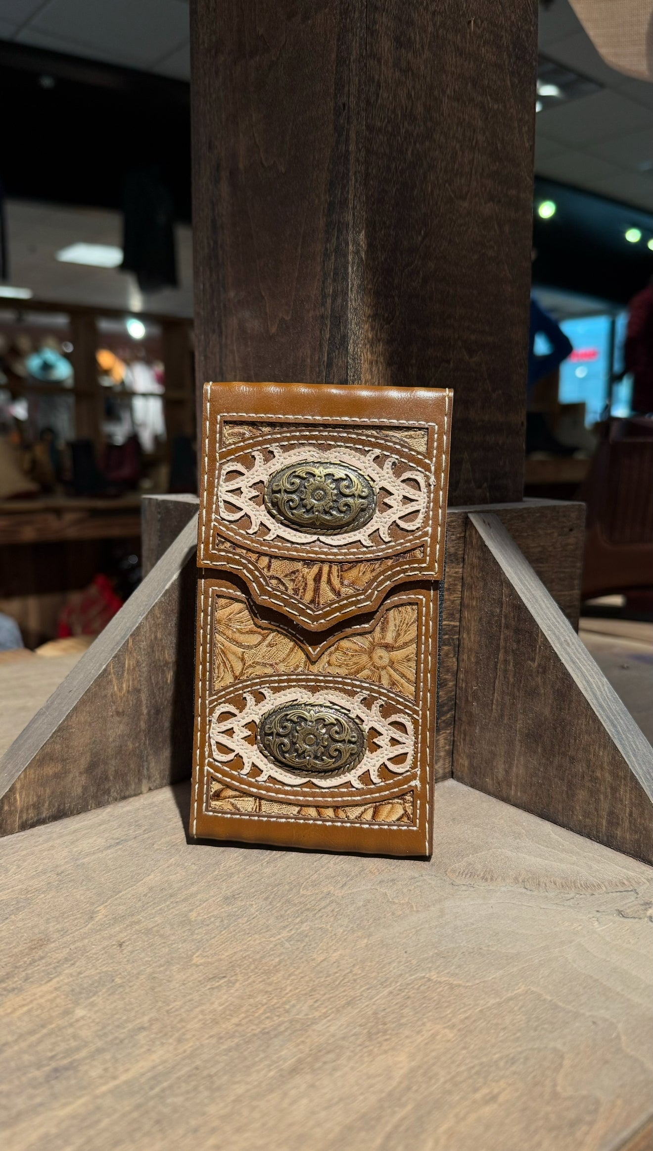 Ovale Brown Phone Carrier