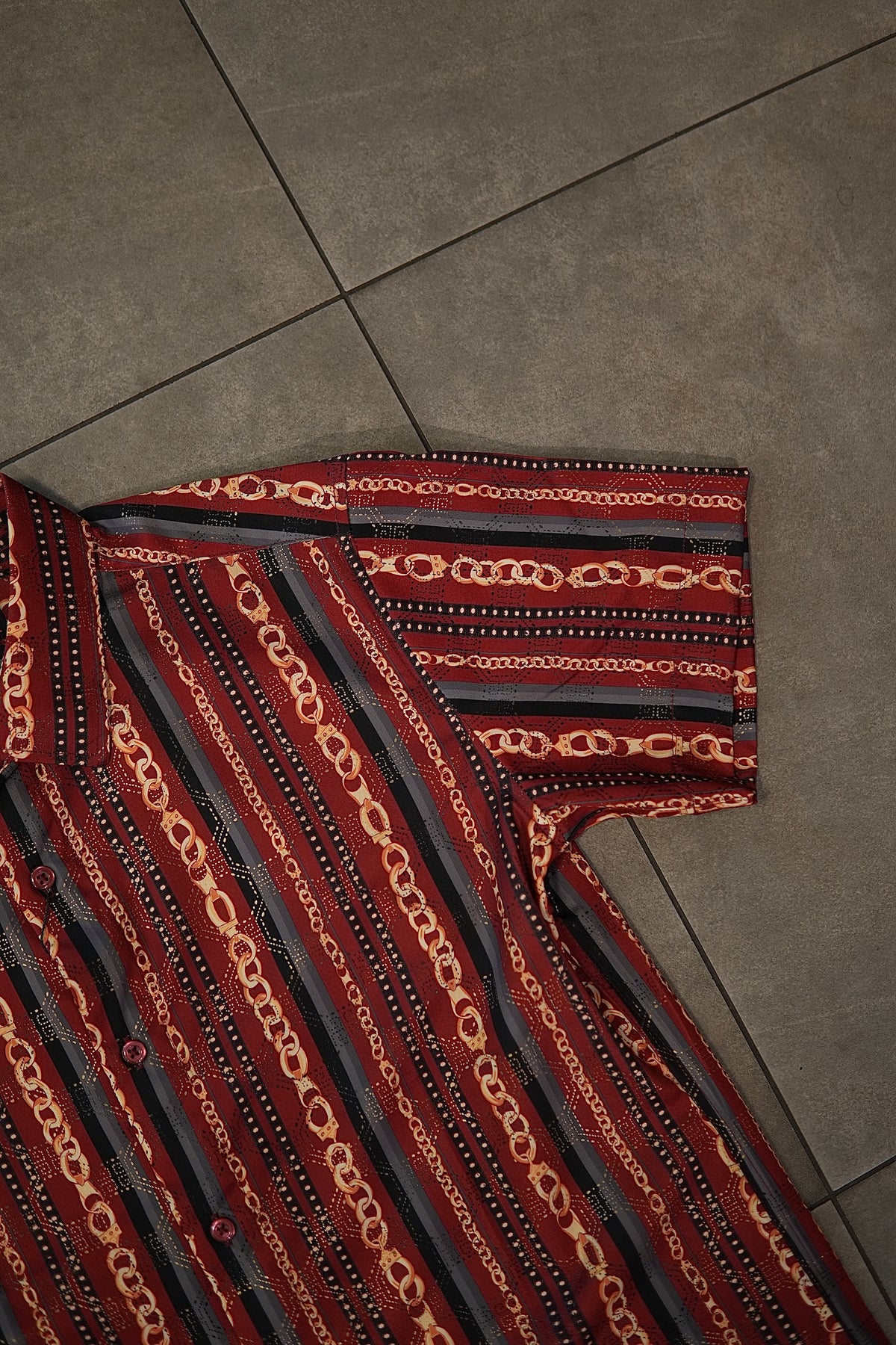 Men’s Printed Short Sleeve Button Up - Red Gold Chains