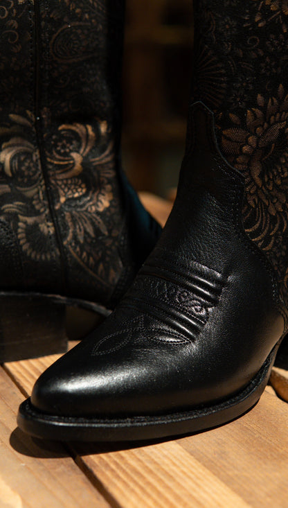 Athiri Ladies Rush Negro Snip Toe Boots
