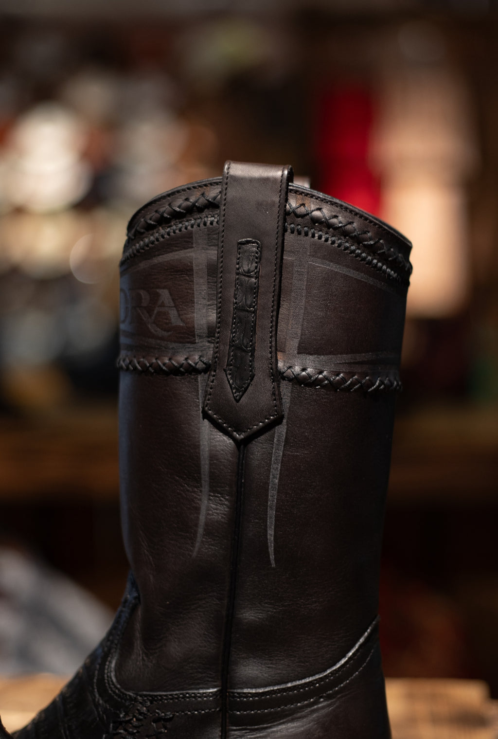 Cuadra - Caimán Belly Plunge Negro Narrow Square Toe Boots