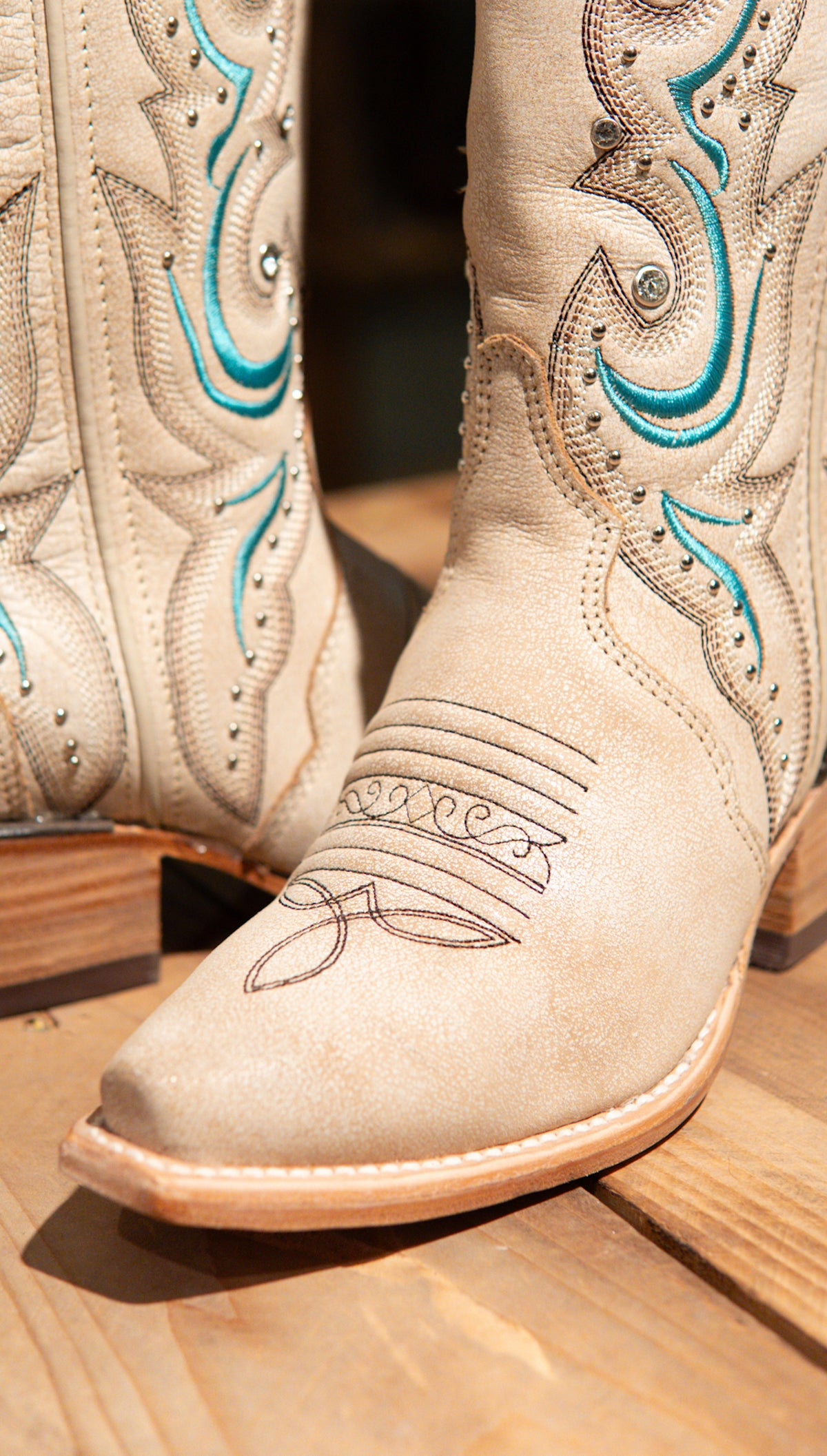 Athiri Ladies Alaska Orix Snip Toe Boots