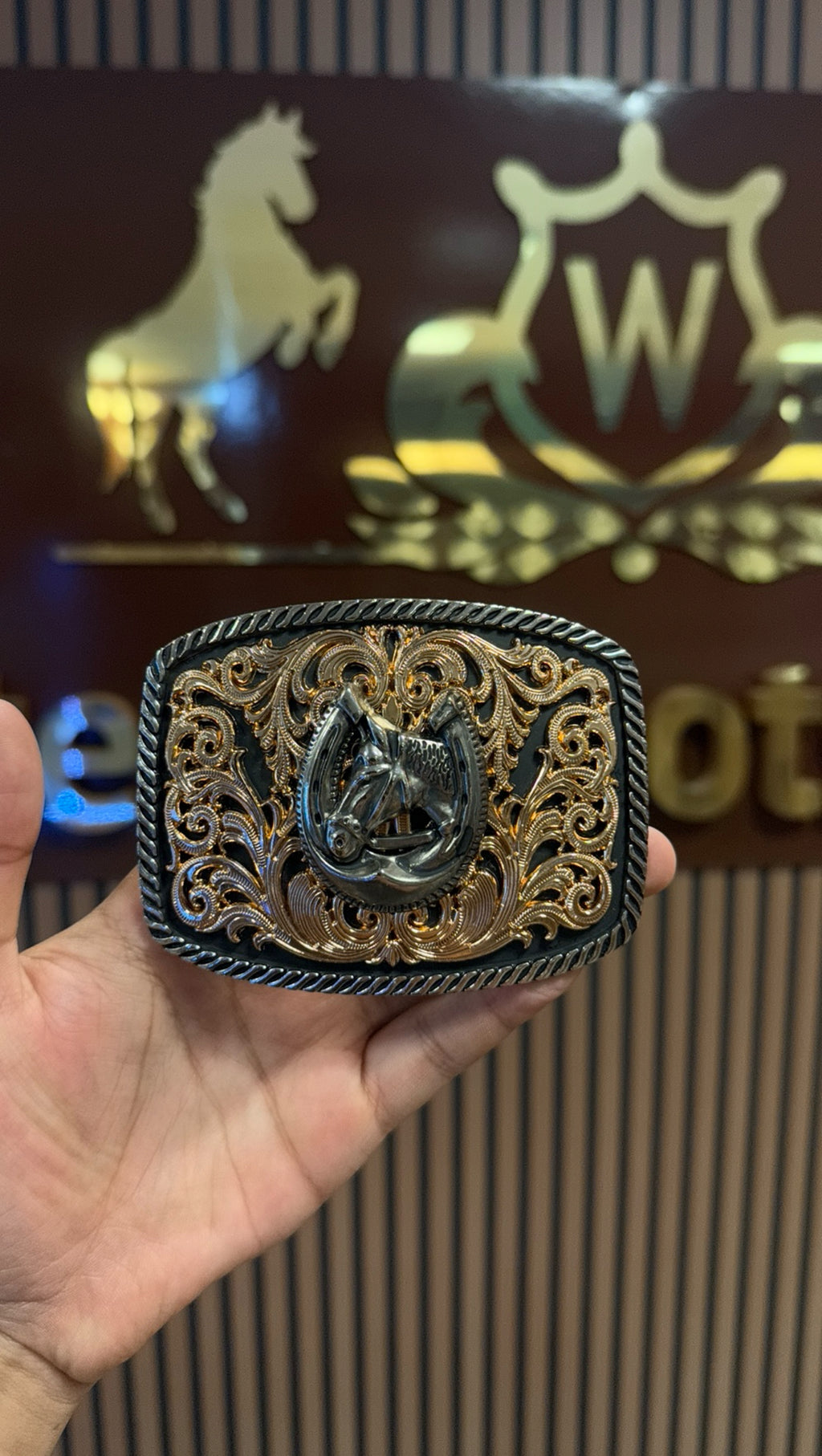 Horseshoe Royale Grande Buckle