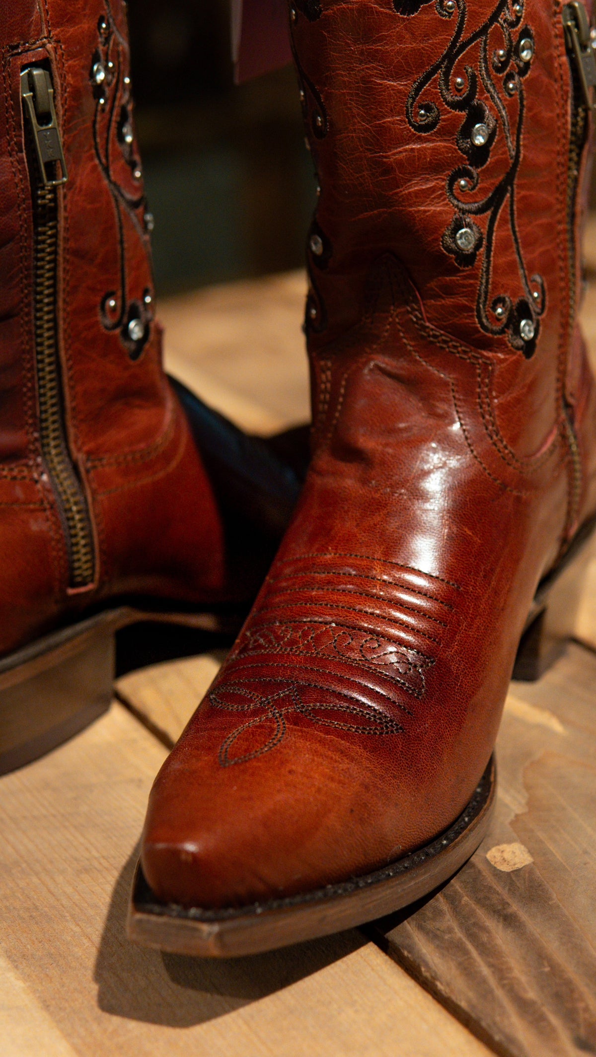 Athiri Ladies Montana Cognac Snip Toe Boots