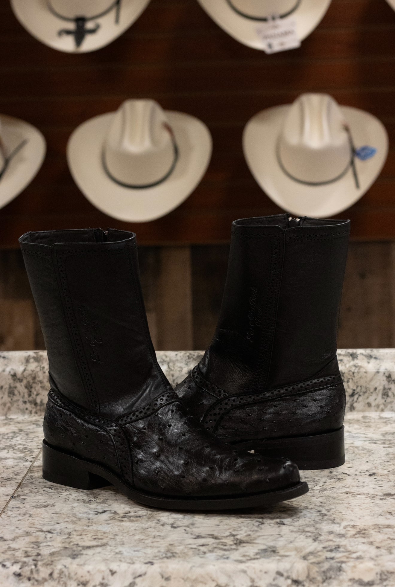 Ostrich Francia Zipper Botin “Midnight Black”